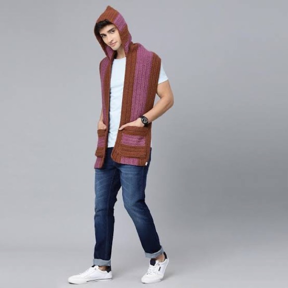Hooded and pocket scarf - Picture 2 of 4